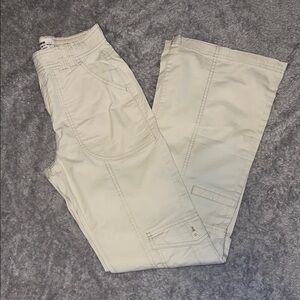 NWT Cotton:On Bootleg Cargo Flare Pants – Porcelain – Size 2 (US)